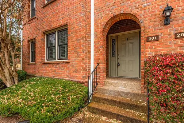 201 Westchase Dr, Nashville, TN 37205