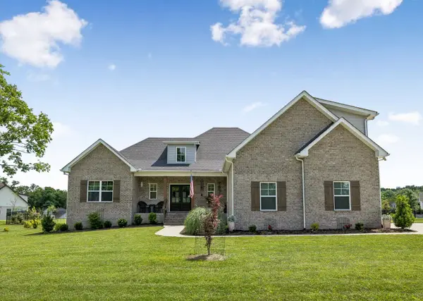 1035 Robert Lee Dr, Gallatin, TN 37066