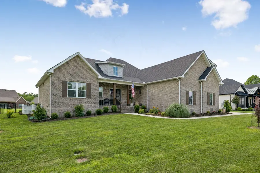 1035 Robert Lee Dr, Gallatin, TN 37066 - #2