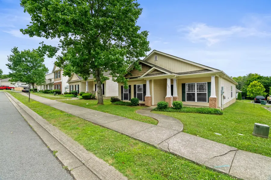141 Dimaggio Dr, Springfield, TN 37172 - #2