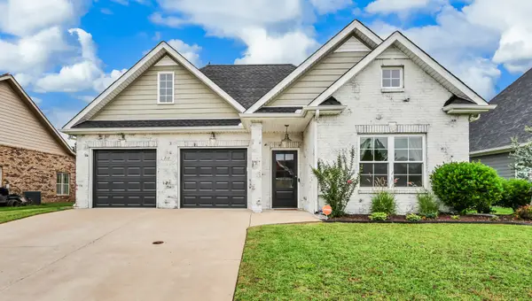 717 Valencia Dr, Clarksville, TN 37043