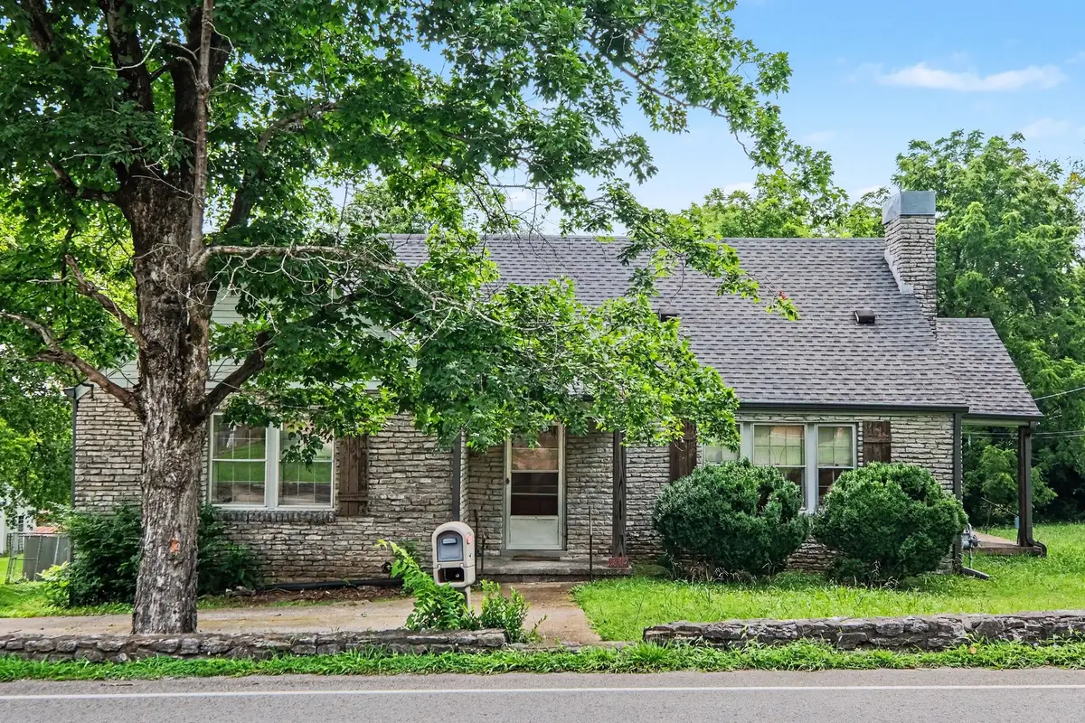 219 8th Ave S, Lewisburg, TN 37091 - #1