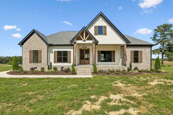136 Summer Lake Dr, Summertown, TN 38483