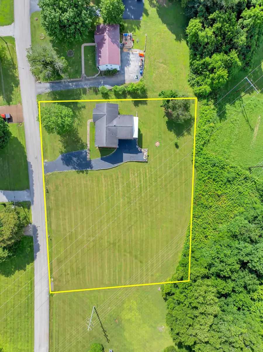 308 Lake Dr, Columbia, TN 38401 - #2