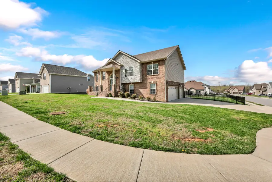 524 Cresthaven Ln, Clarksville, TN 37043 - #2
