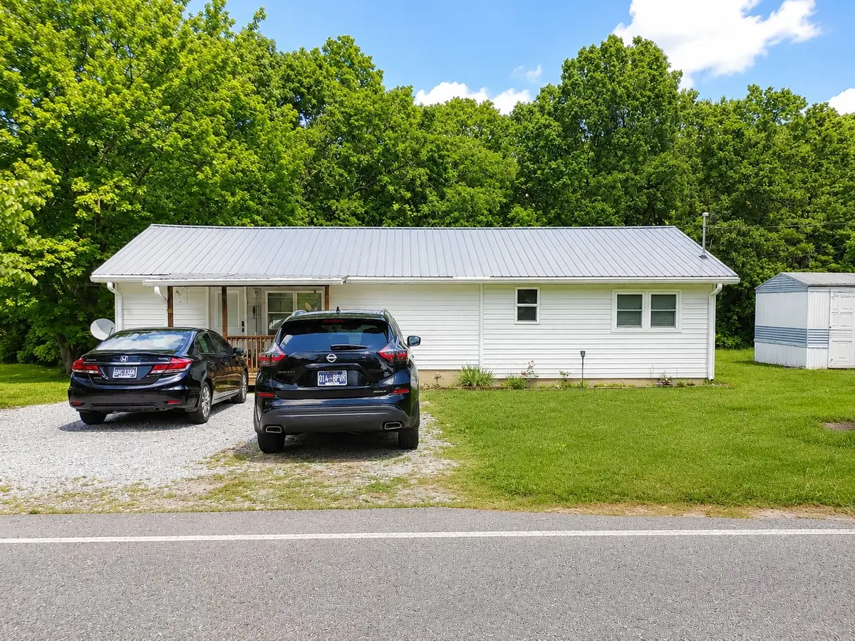 4052 Highland Ln, Crossville, TN 38555 - #1