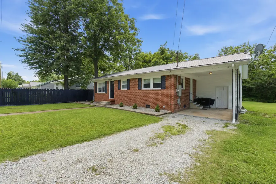 226 N Pine St, Hohenwald, TN 38462 - #3