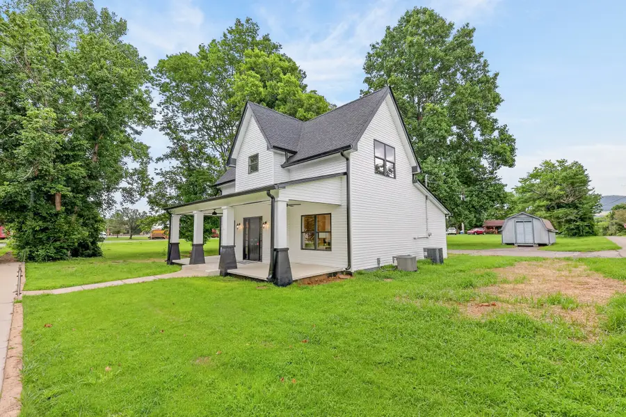 102 Cowan St W, Cowan, TN 37318 - #3