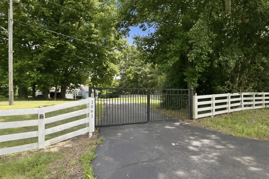 1061 Cliff White Rd, Columbia, TN 38401 - #2