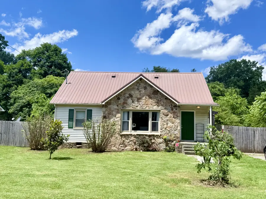 409 Cumberland St W, Cowan, TN 37318 - #3