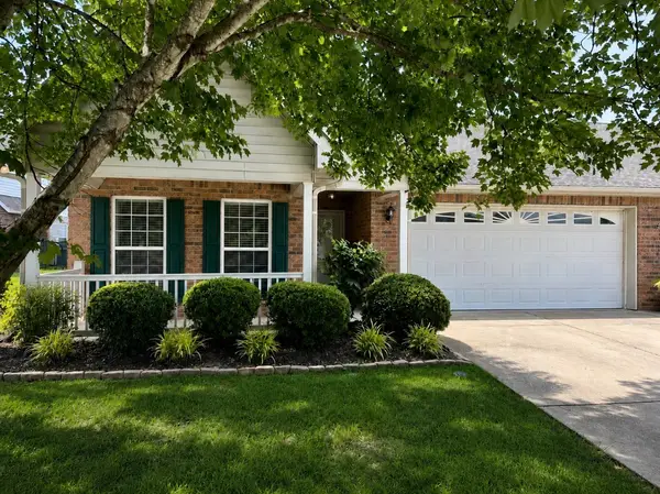 1302 Crofton Park Ct, Columbia, TN 38401