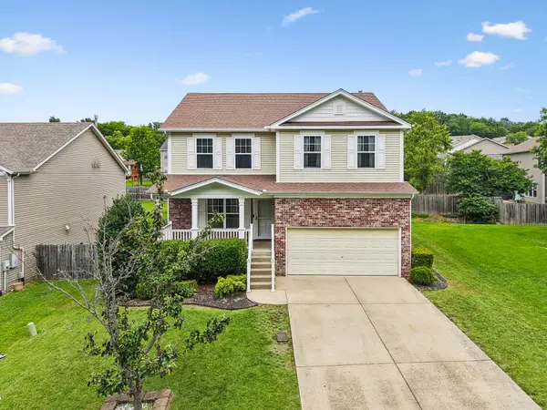 121 Cavalier Dr, Hendersonville, TN 37075