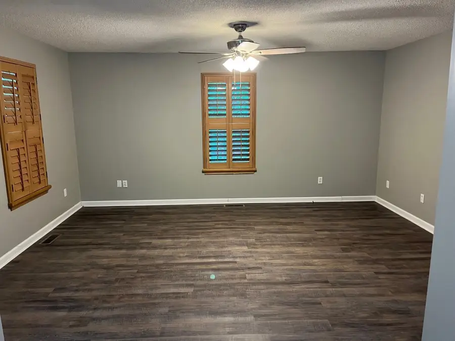 890 Locust Dr, Clarksville, TN 37040 - #3