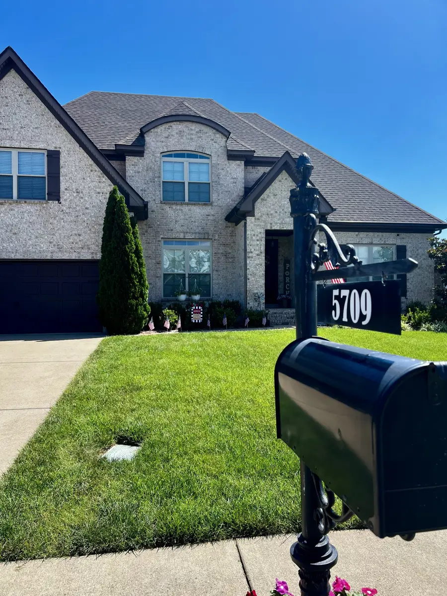 5709 Iverson Dr, Murfreesboro, TN 37127 - #2