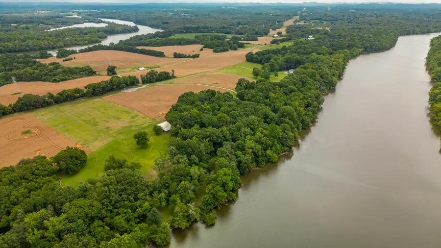1113 E Robertson Rd, Castalian Springs, TN 37031 - #2