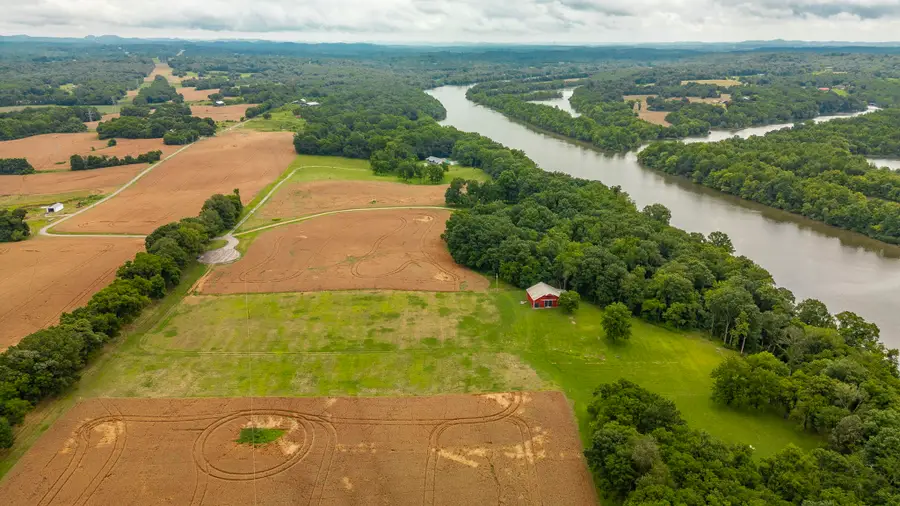 1113 E Robertson Rd, Castalian Springs, TN 37031 - #3