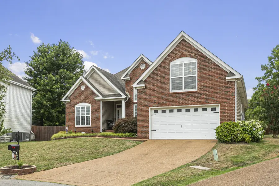 1024 Persimmon Dr, Spring Hill, TN 37174 - #3