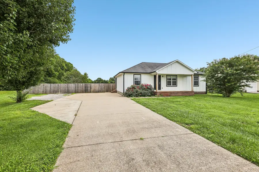 2312 Forrest Fields Dr, Chapel Hill, TN 37034 - #2