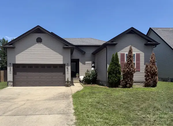 685 Fox Hound Dr, Clarksville, TN 37040