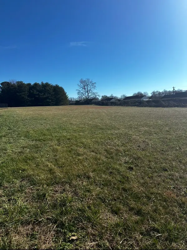 3138 Christmasville Rd, Jackson, TN 38305