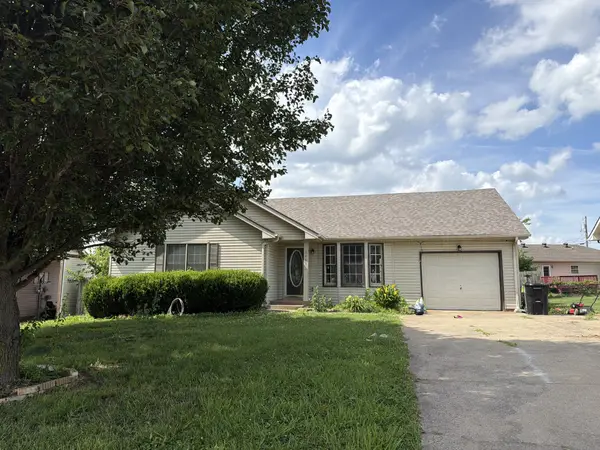 3267 S Senseney Cir, Clarksville, TN 37042