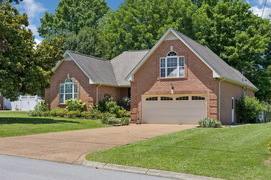124 W Braxton Ln, Hendersonville, TN 37075 - #2
