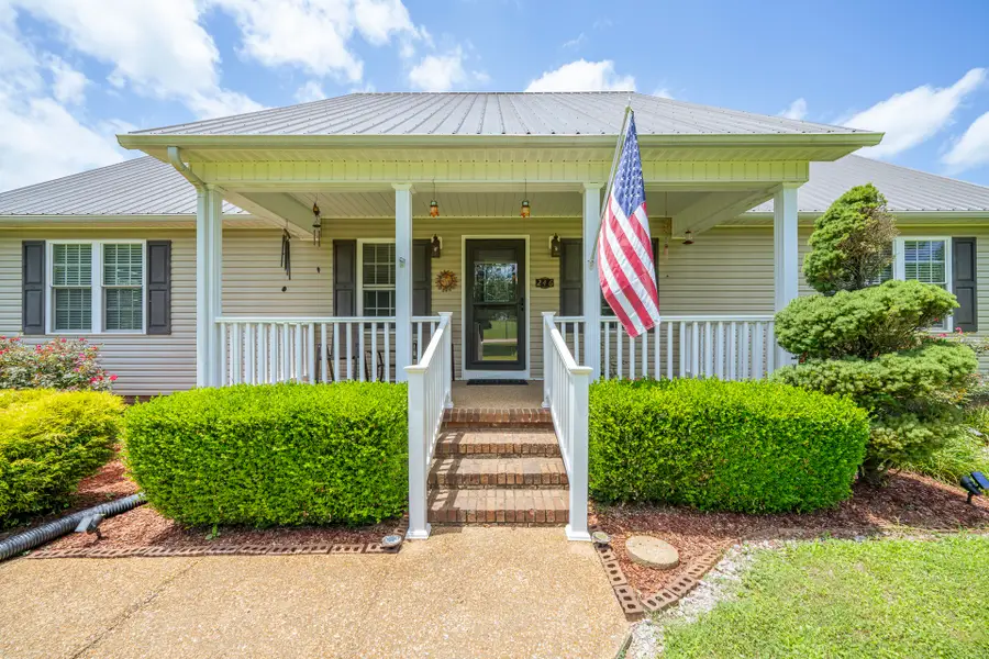 246 Forrest Ave, Clifton, TN 38425 - #3