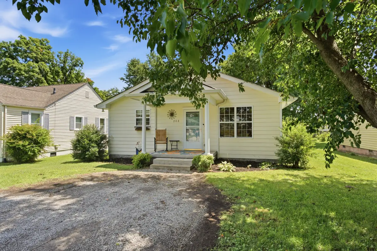 208 East Ave, Goodlettsville, TN 37072 - #1