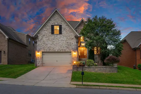 8027 Fenwick Ln, Spring Hill, TN 37174