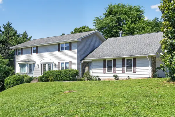 1921 Crystal Lake Ln, Hixson, TN 37343