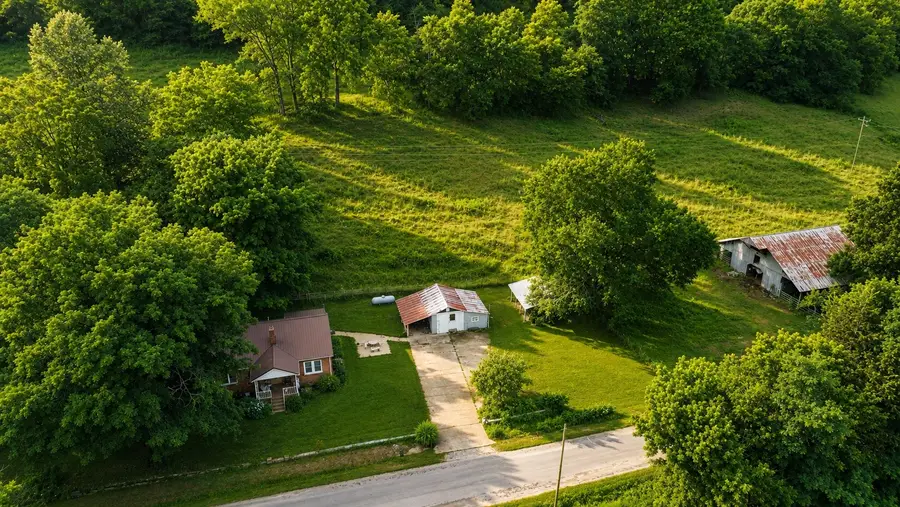 2039 Blackburn Hollow Rd, Cornersville, TN 37047 - #2