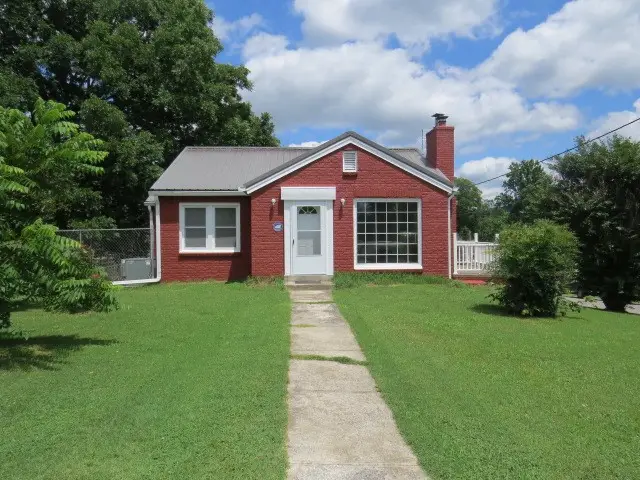 329 S Ingram St, Pulaski, TN 38478 - #2