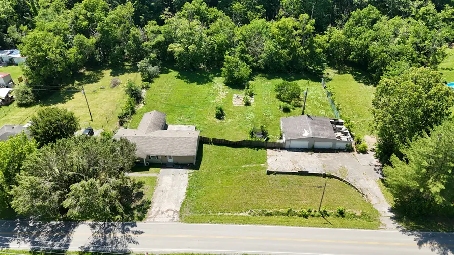 3587 Old Highway 31e, Westmoreland, TN 37186 - #2