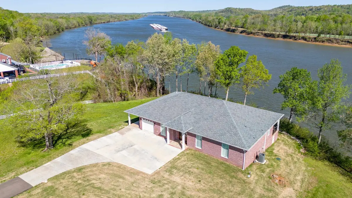 650 W Pillow St, Clifton, TN 38425 - #1