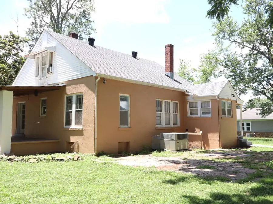 408 2nd St, Lawrenceburg, TN 38464 - #3