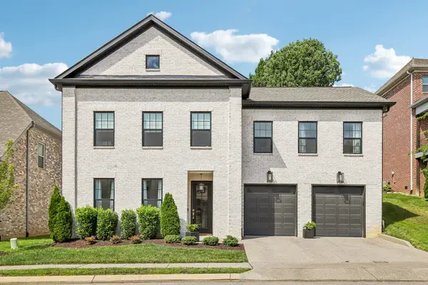 2033 Blackstone Dr, Hendersonville, TN 37075