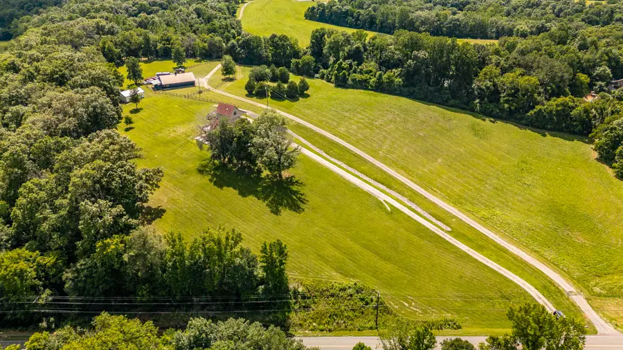6040 New Cut Rd, Greenbrier, TN 37073 - #2