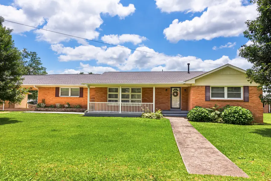 124 W Brooklyn St, Linden, TN 37096 - #2