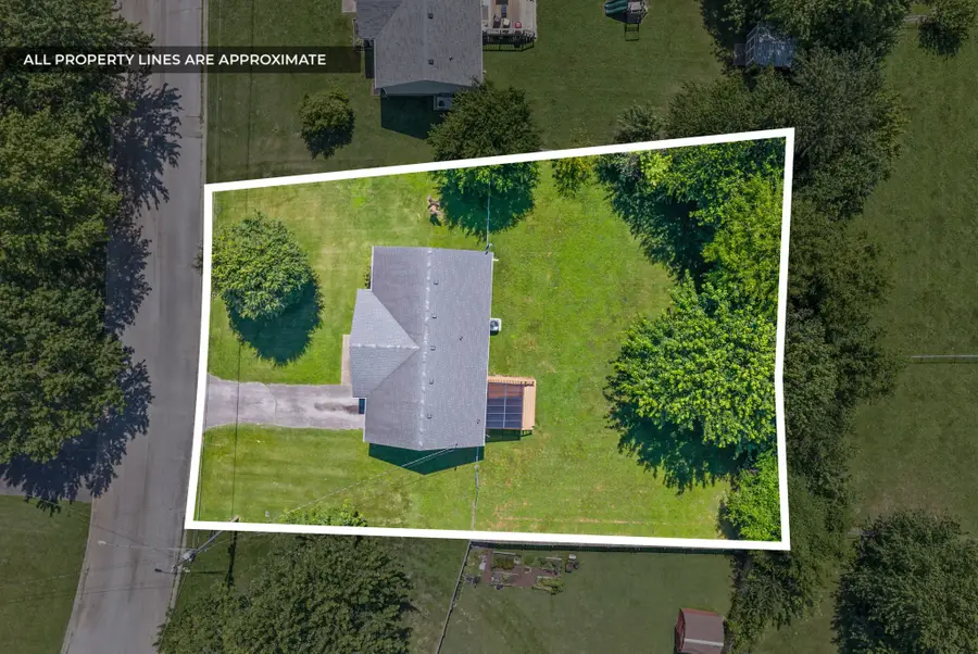932 Linda Dr, Oak Grove, KY 42262 - #2