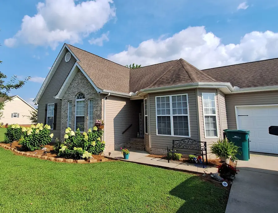 131 Charlotte Dr, Winchester, TN 37398 - #2