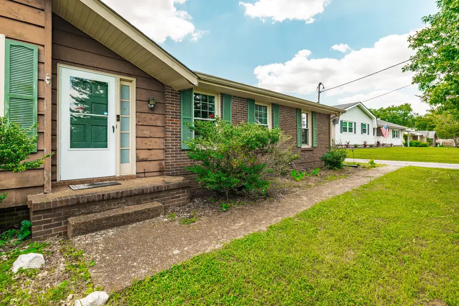 102 Lake Point Dr, Gallatin, TN 37066 - #3