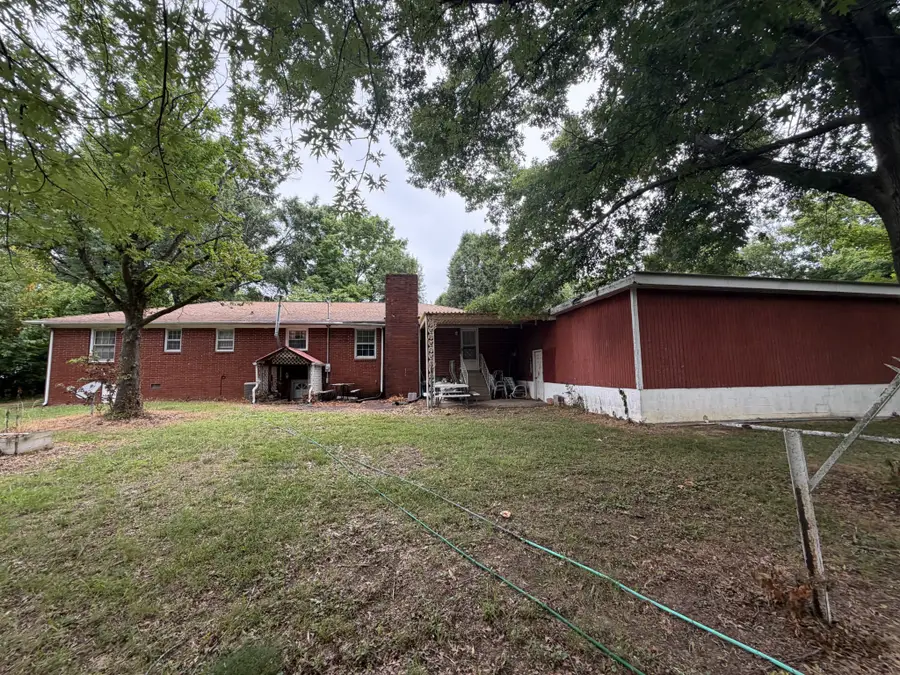 512 W Market St, Portland, TN 37148 - #2