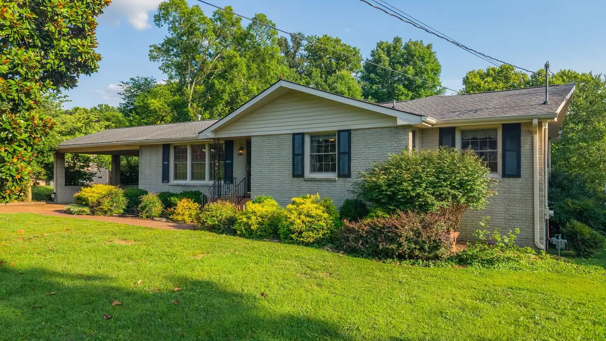 182 Cherokee Rd, Hendersonville, TN 37075 - #1