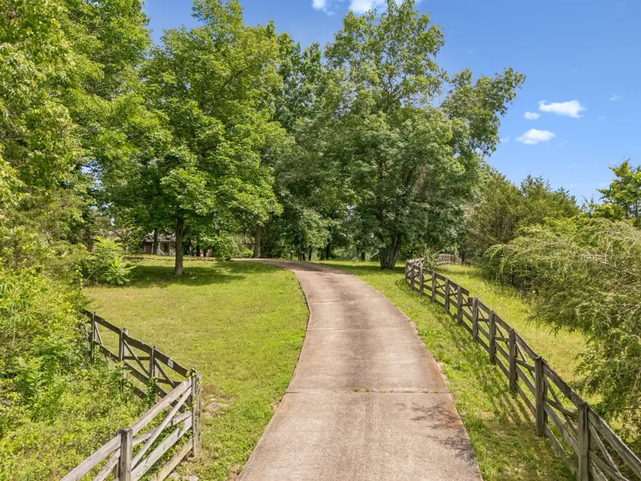 1533 Iron Bridge Rd, Columbia, TN 38401 - #3