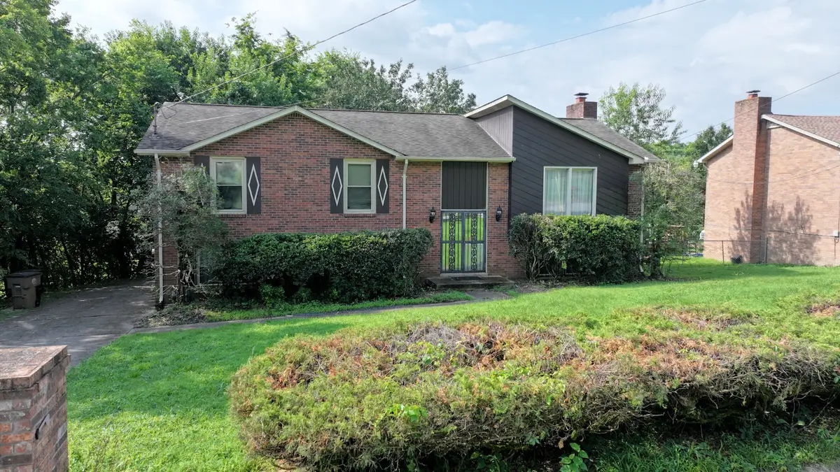4301 Golden Hills Dr, Nashville, TN 37218 - #1