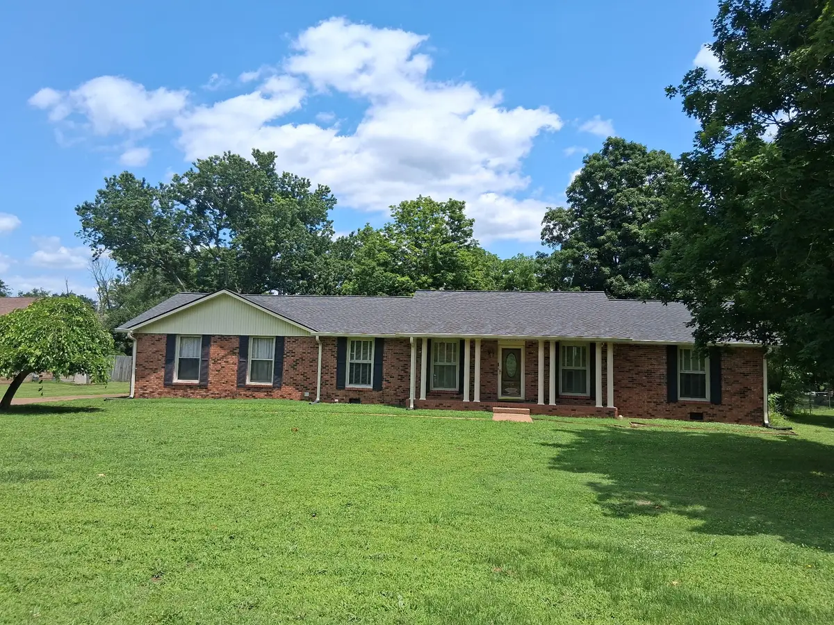 858 Moreland Dr, Gallatin, TN 37066 - #1