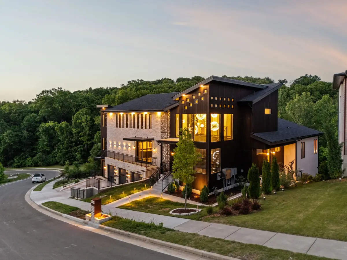 5824 Woodland Hills Dr, Nashville, TN 37211 - #1