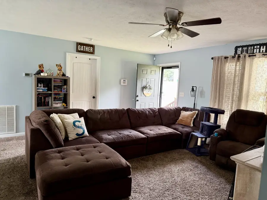 115 Nutmeg Dr, Shelbyville, TN 37160 - #3