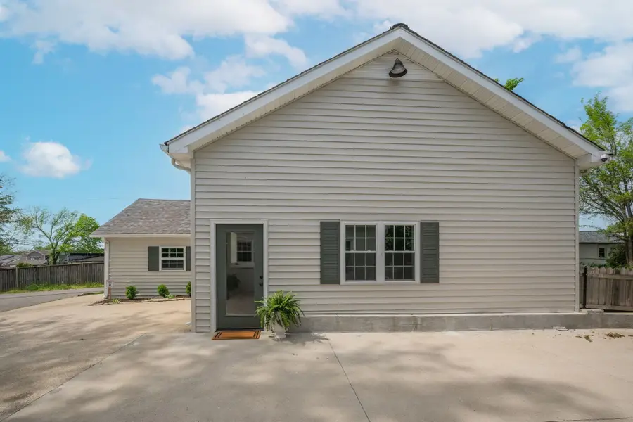 404 Murrell St, Dickson, TN 37055 - #2