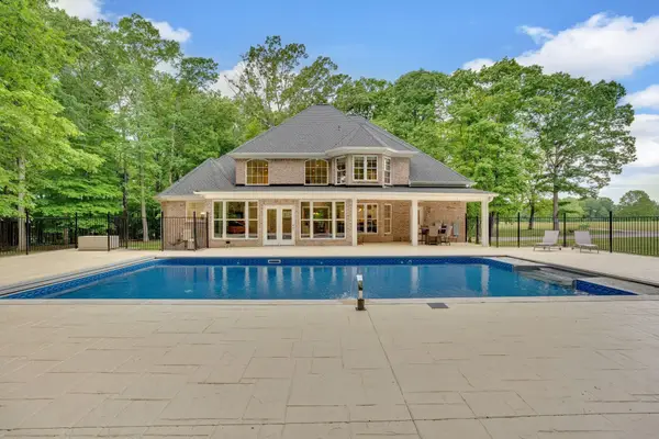 6948 Whispering Oaks Dr, Springfield, TN 37172